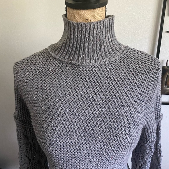 Turtleneck Sweater in various sizes - Picture 3 of 8
